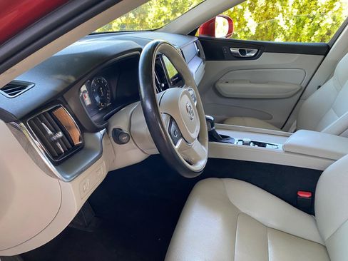 Used 2021 Volvo XC60 T5 Momentum AWD/4WD image 29