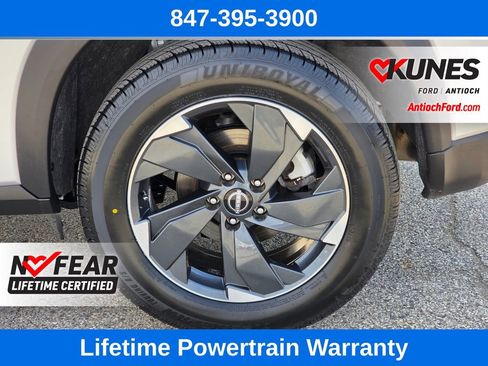 Used 2025 Nissan Rogue SV image 11