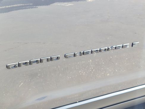 Used 2024 Jeep Grand Cherokee L Altitude image 25