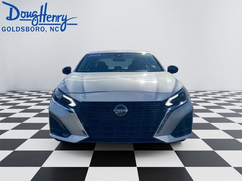 Used 2024 Nissan Altima 2.5 SV image 8