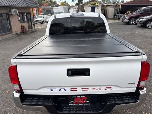 Used 2017 Toyota Tacoma TRD Off-Road image 30