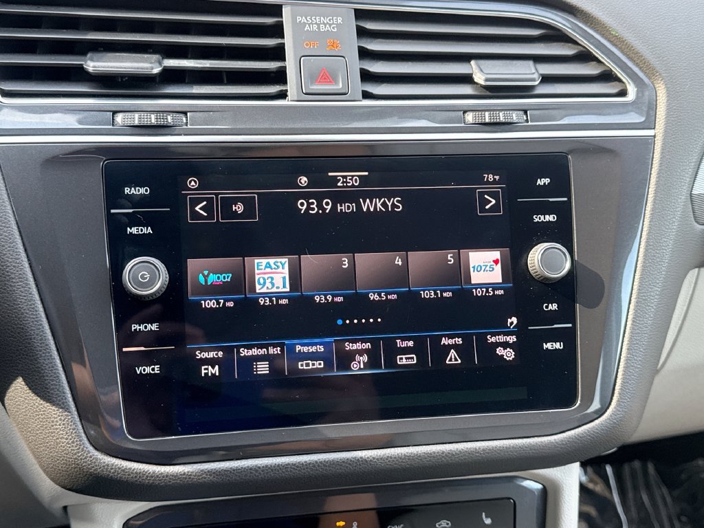 Used 2022 Volkswagen Tiguan SE FWD image 12