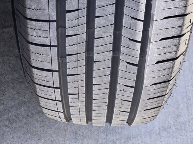 Used 2021 Chevrolet Traverse LT FWD image 12