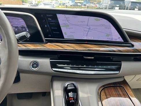 Used 2023 Cadillac Escalade Sport Platinum AWD/4WD image 17