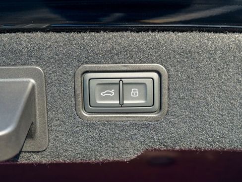 Used 2023 Audi A8 L 3.0T w/ Comfort Plus Package image 60