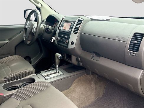 Used 2016 Nissan Frontier Desert Runner image 25