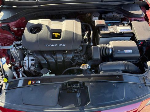 Used 2017 Hyundai Elantra SE image 20