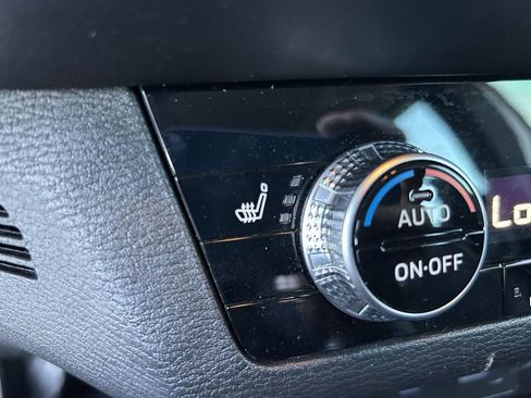 Used 2023 Mitsubishi Outlander SE image 22