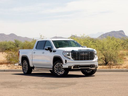 Used 2023 GMC Sierra 1500 Denali Ultimate AWD/4WD image 3