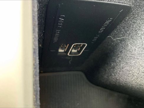 Used 2018 Volvo XC60 T8 Inscription w/ Advanced Package image 36