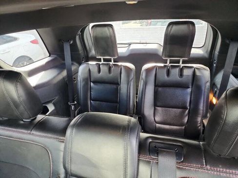 Used 2018 Ford Explorer XLT w/ Equipment Group 202A image 18