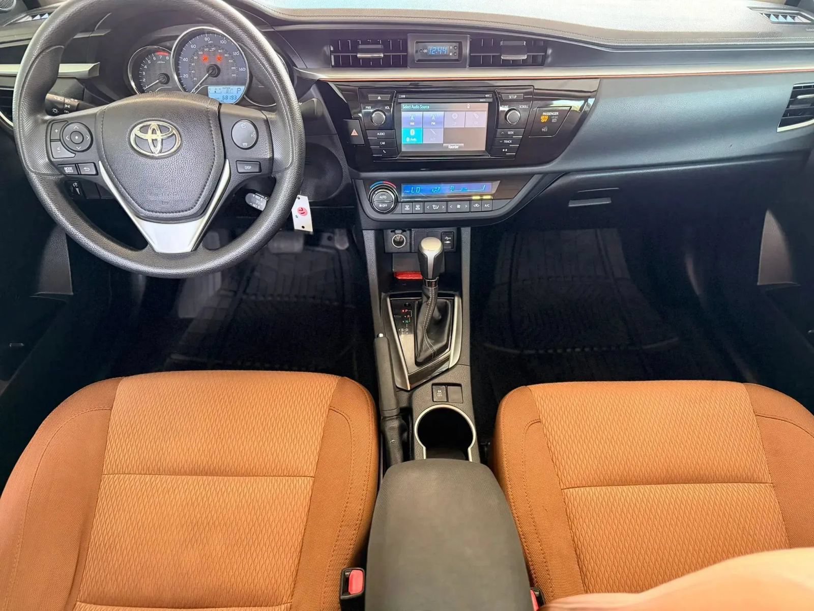 Used 2016 Toyota Corolla LE FWD image 16