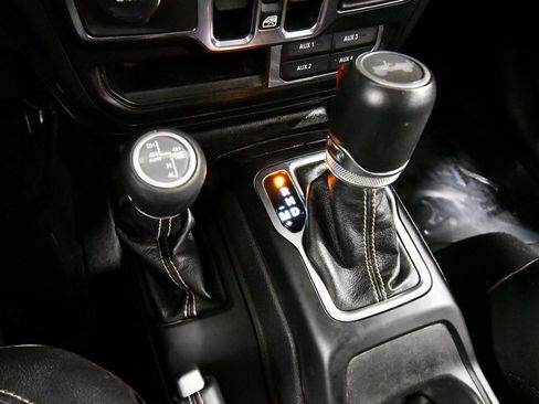 Used 2023 Jeep Wrangler Unlimited Sahara image 26