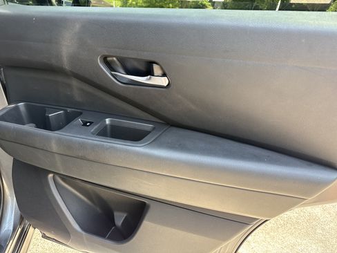 Used 2022 Nissan Pathfinder SV FWD image 16