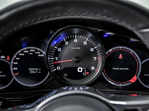 Used 2018 Porsche Panamera 4S image 28