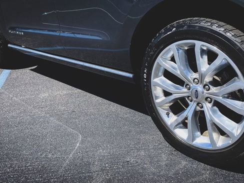 Used 2018 Ford Expedition Platinum AWD/4WD image 12