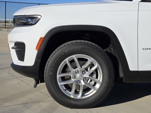 New 2025 Jeep Grand Cherokee 4WD image 5