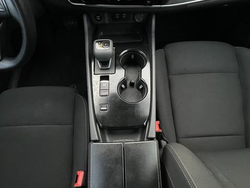 Used 2024 Nissan Rogue S image 19