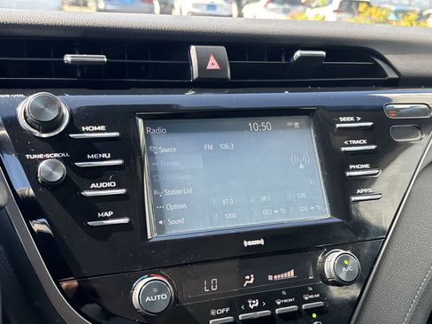 Used 2020 Toyota Camry SE FWD image 17