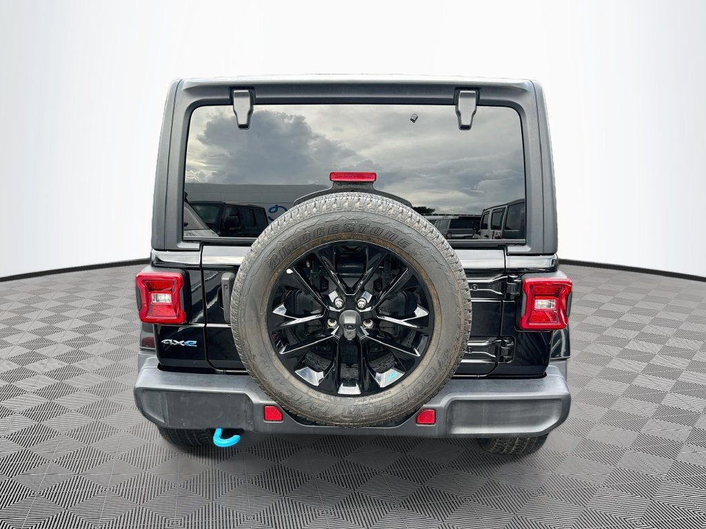 Used 2023 Jeep Wrangler Unlimited Sahara AWD/4WD image 7
