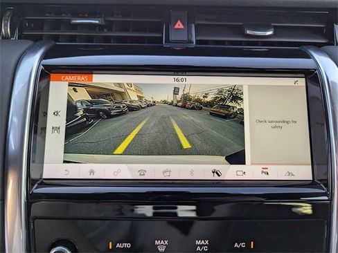 Used 2020 Land Rover Discovery Sport image 25