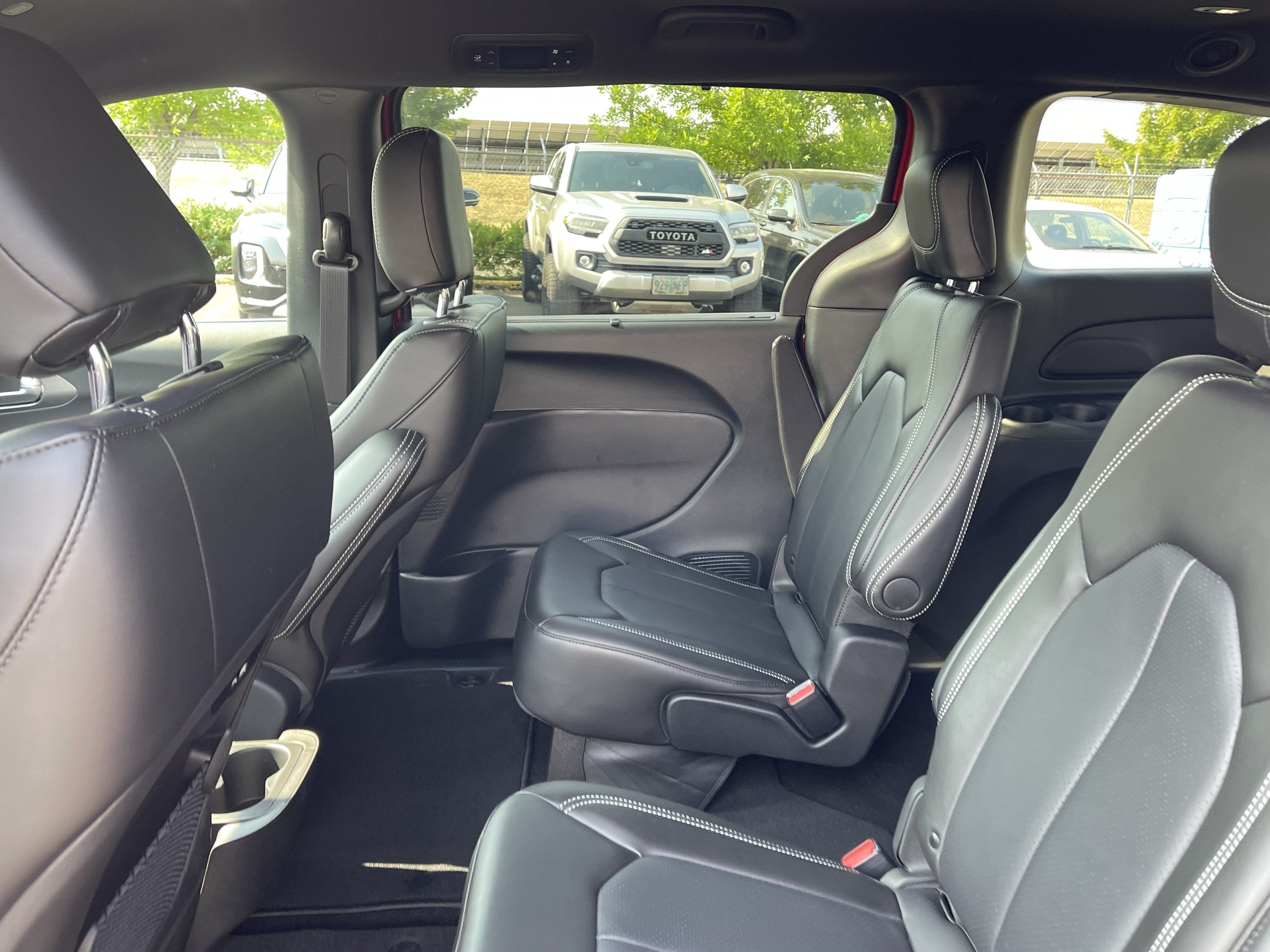 Used 2025 Chrysler Pacifica Select AWD/4WD image 14