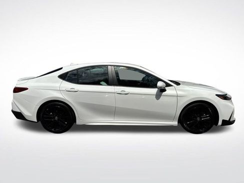 Used 2025 Toyota Camry SE FWD image 7