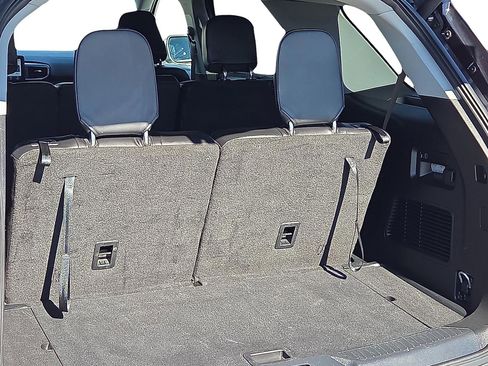 Used 2023 Ford Explorer Limited image 8