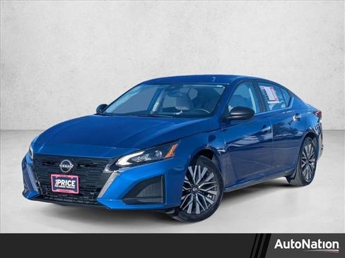 Used 2025 Nissan Altima 2.5 SV image 1
