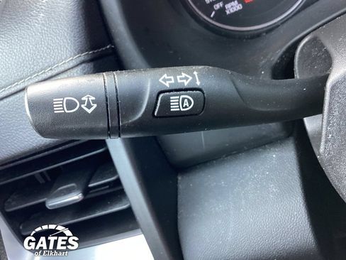 Used 2023 GMC Terrain SLE w/ Driver Convenience Package FWD image 25