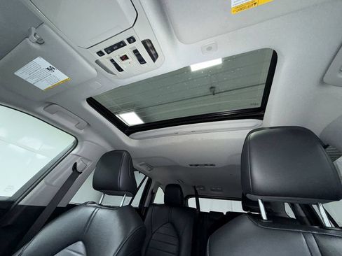 Used 2023 Toyota Highlander XLE AWD/4WD image 19