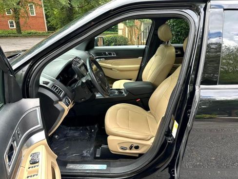 Used 2017 Ford Explorer Limited image 24