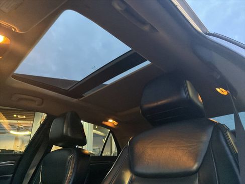 Used 2018 Chrysler 300 Touring L image 30