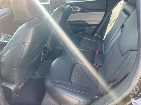 Used 2024 Jeep Compass Latitude image 27