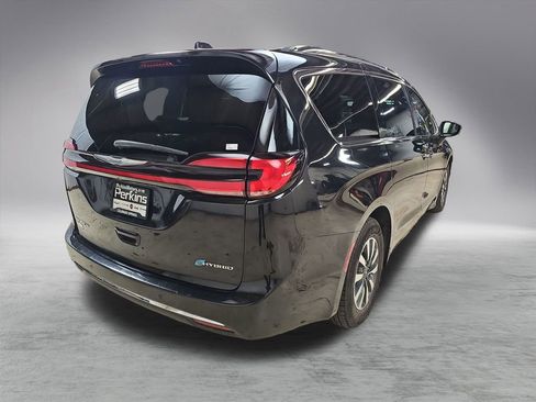 Used 2021 Chrysler Pacifica Touring-L image 7