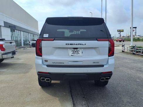 New 2026 GMC Yukon Denali w/ Denali Reserve Package AWD/4WD image 13