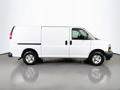 Used 2020 Chevrolet Express 3500 w/ Driver Convenience Package RWD image 4