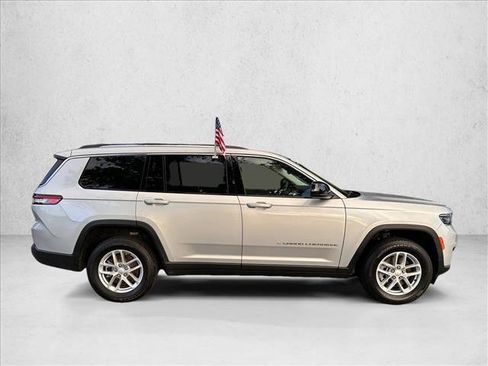 Used 2023 Jeep Grand Cherokee L Laredo image 4