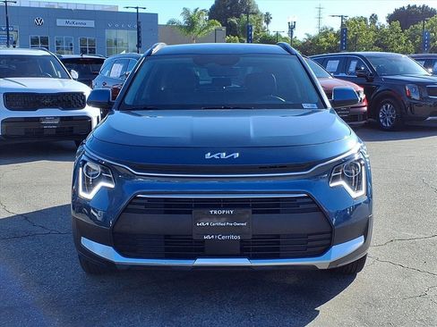 Certified 2025 Kia Niro EX image 7