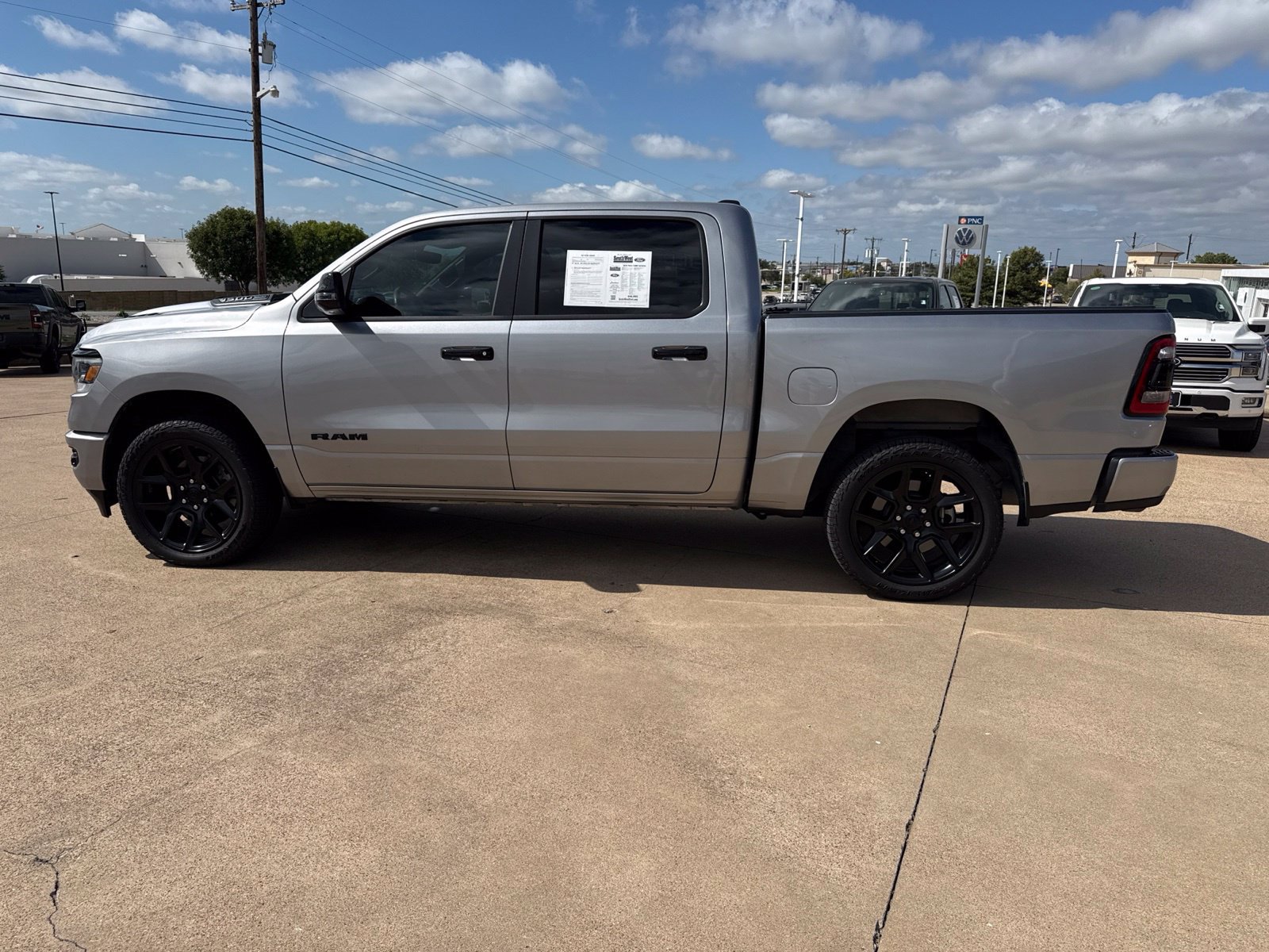 Used 2024 RAM 1500 Laramie AWD/4WD image 4