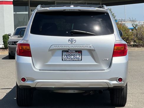 Used 2010 Toyota Highlander Limited AWD/4WD image 8