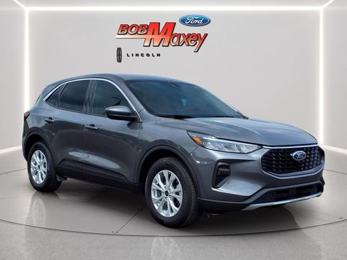 Used 2023 Ford Escape Active w/ Tech Pack #2 AWD/4WD image 3