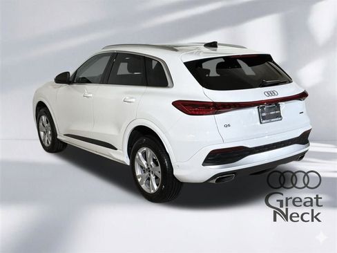 Certified 2025 Audi Q5 Premium w/ Convenience Package image 8