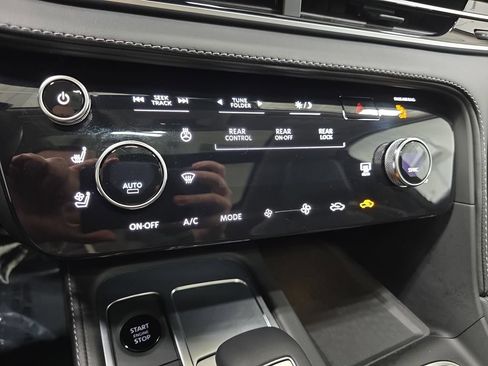 Certified 2026 INFINITI QX60 Luxe w/ Cargo Package AWD/4WD image 20
