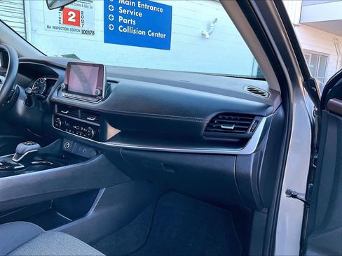 Used 2023 Nissan Rogue SV image 13