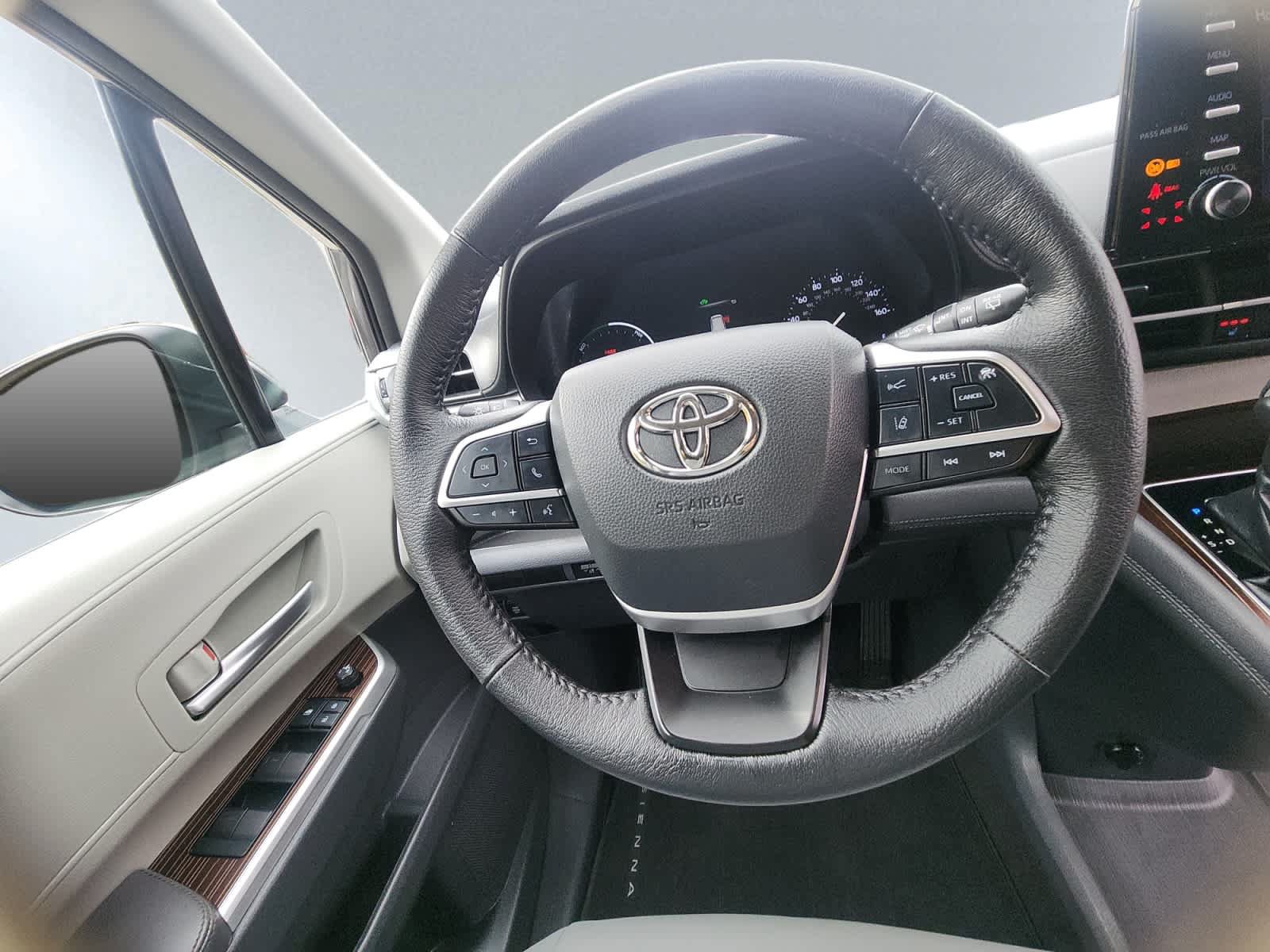 Used 2022 Toyota Sienna XLE AWD/4WD image 17