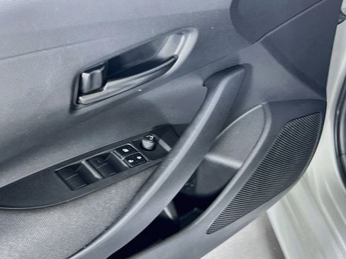 Used 2023 Toyota Corolla LE w/ LE Convenience Package FWD image 17