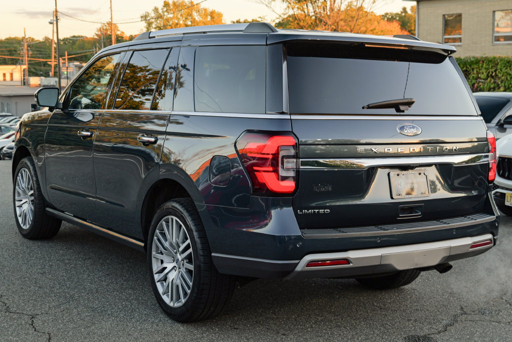 Used 2023 Ford Expedition Limited AWD/4WD image 5