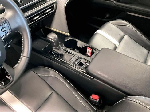 Used 2025 Toyota Camry SE FWD image 20