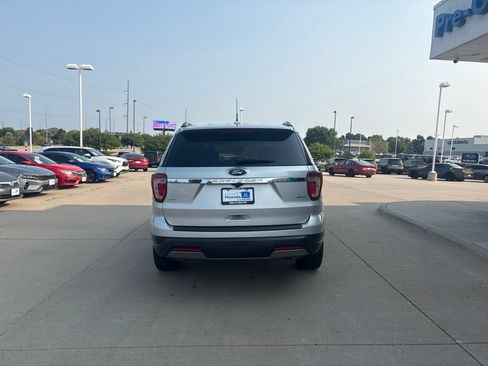 Used 2019 Ford Explorer XLT w/ Equipment Group 202A AWD/4WD image 6